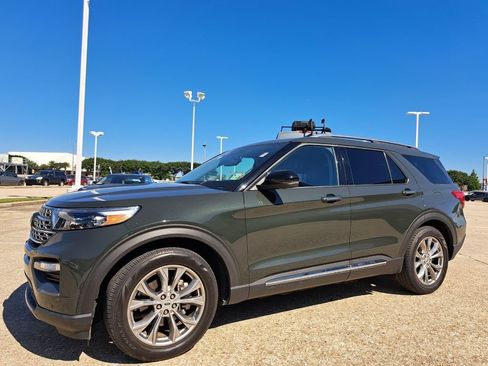 Used 2022 Ford Explorer Limited w/ Equipment Group 301A RWD image 9