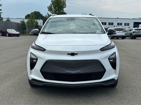 Used 2022 Chevrolet Bolt EUV LT w/ Convenience Package FWD image 2