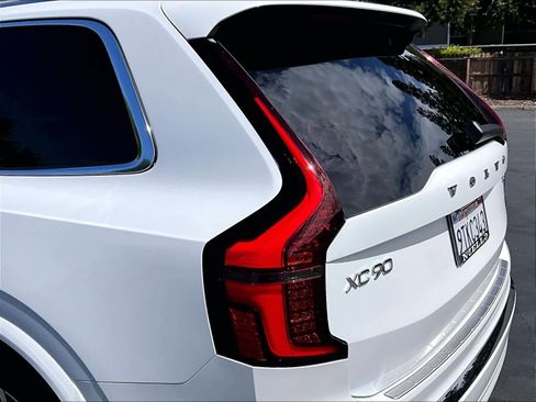 Used 2025 Volvo XC90 T8 Ultra w/ Protection Package Premier AWD/4WD image 32