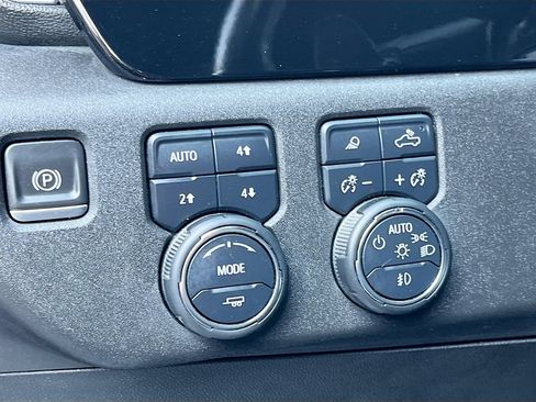 Used 2023 Chevrolet Silverado 1500 High Country AWD/4WD image 10