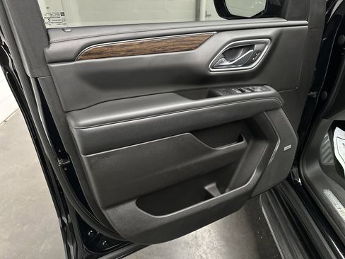 Used 2021 Chevrolet Tahoe Premier w/ Premium Package image 21