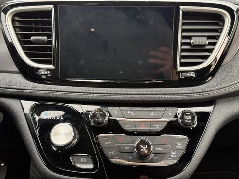 New 2026 Chrysler Pacifica Select w/ S Appearance Package FWD image 9