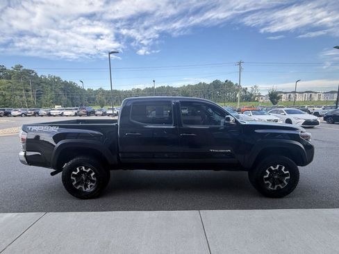 Used 2020 Toyota Tacoma TRD Off-Road AWD/4WD image 29