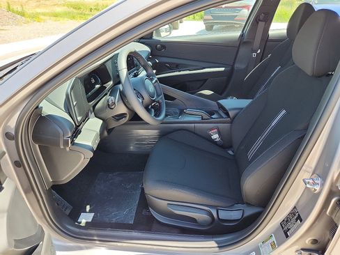 New 2025 Hyundai Elantra Sport image 9