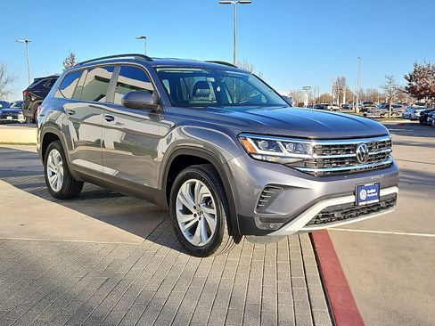 Used 2023 Volkswagen Atlas SE image 4