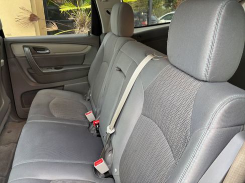 Used 2017 Chevrolet Traverse LT image 19