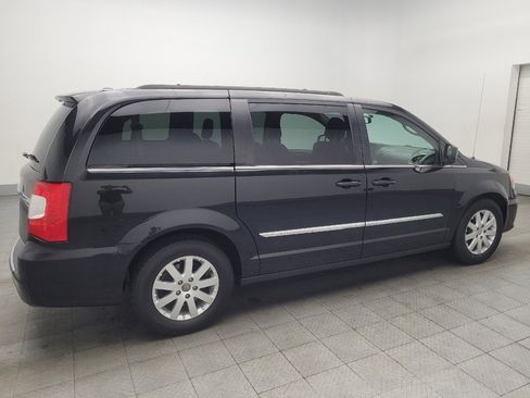 Used 2016 Chrysler Town & Country Touring image 10