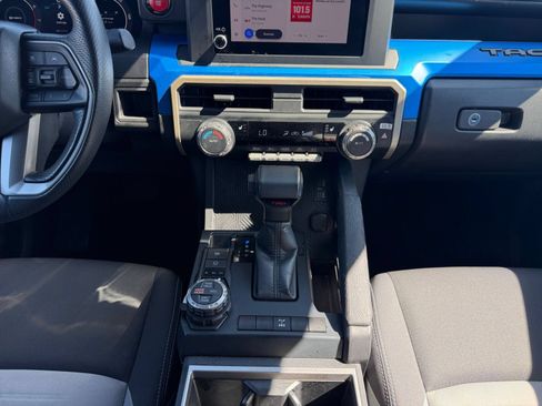 Used 2025 Toyota Tacoma TRD Off-Road AWD/4WD image 39