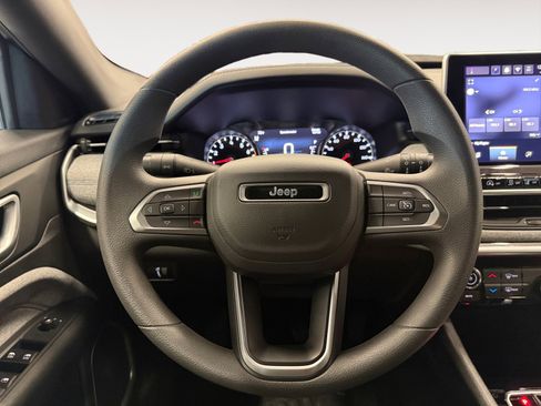 Used 2024 Jeep Compass Sport image 14