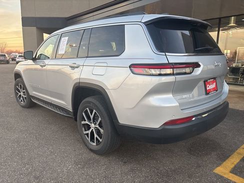 Used 2024 Jeep Grand Cherokee L Limited w/ Luxury Tech Group II image 2