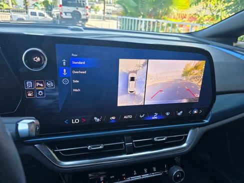 Certified 2024 Chevrolet Equinox EV LT w/ LPO, Blackout Package FWD image 25