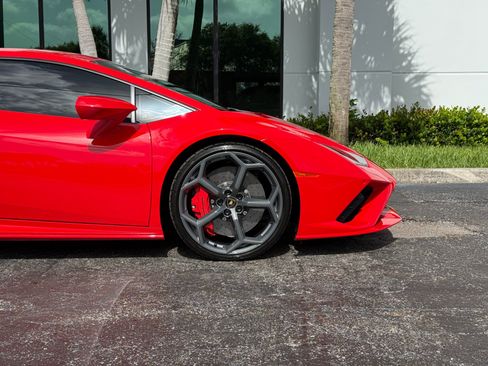 Used 2023 Lamborghini Huracan EVO RWD image 3