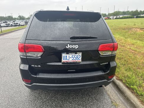 Used 2019 Jeep Grand Cherokee Laredo AWD/4WD image 9