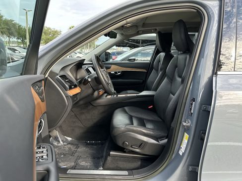 Used 2023 Volvo XC90 B6 Plus AWD/4WD image 2