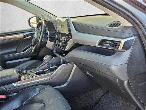 Used 2023 Toyota Highlander Platinum AWD/4WD image 18