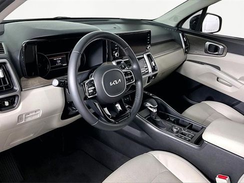Used 2023 Kia Sorento EX w/ Panoramic Sunroof Package image 17