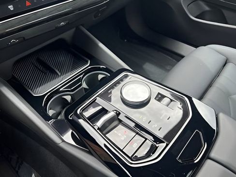 Certified 2024 BMW 530i w/ Premium Package image 22