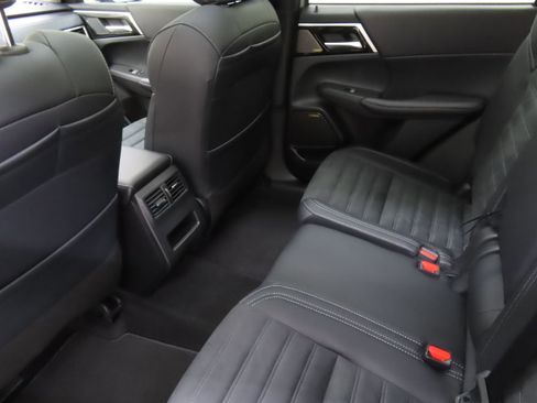 New 2025 Mitsubishi Outlander SE image 22