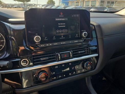 Used 2024 Nissan Pathfinder SV FWD image 11