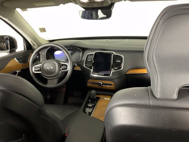 Certified 2025 Volvo XC90 B5 Plus w/ Protection Package AWD/4WD image 16