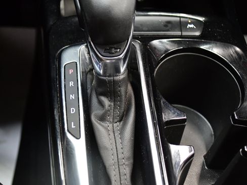 Used 2025 Chevrolet Trax LT w/ LT Convenience Package FWD image 33