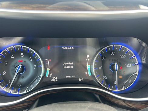 Used 2023 Chrysler Pacifica Limited FWD image 12