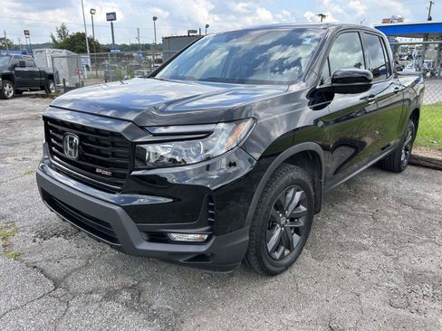 Used 2023 Honda Ridgeline Sport image 2