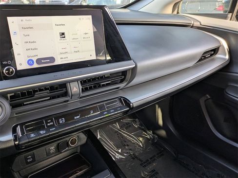 Used 2025 Toyota Prius LE image 15