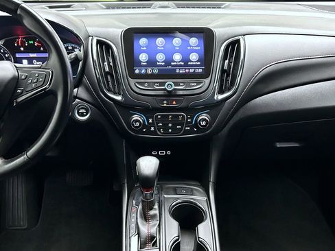 Used 2022 Chevrolet Equinox RS w/ Infotainment Package image 13