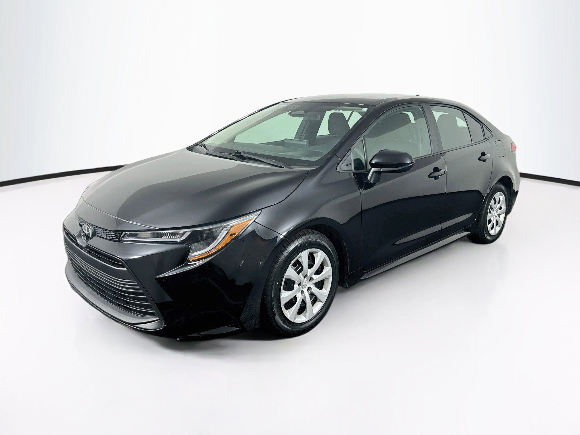 Used 2025 Toyota Corolla LE FWD image 3