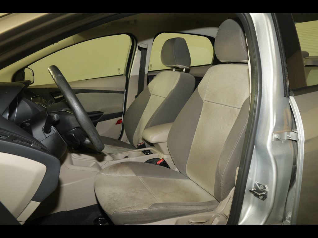 Used 2013 Ford Focus SE FWD image 12