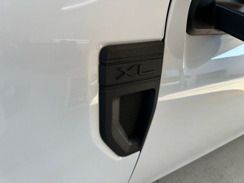 Certified 2025 Ford Maverick XL FWD image 4