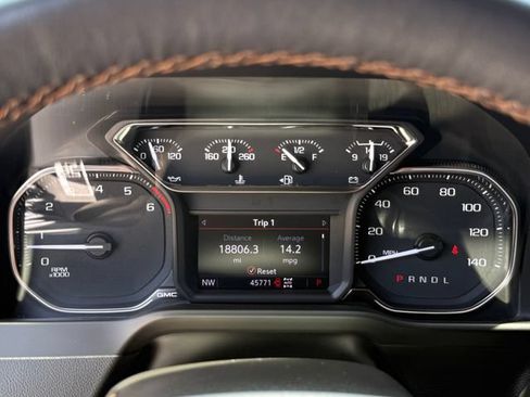 Used 2022 GMC Sierra 2500 AT4 w/ AT4 Preferred Package AWD/4WD image 19