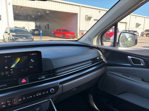 Used 2026 Kia Carnival FWD image 38