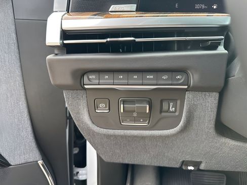 New 2026 Cadillac Escalade Platinum Sport w/ LPO, Floor Liner Package AWD/4WD image 34
