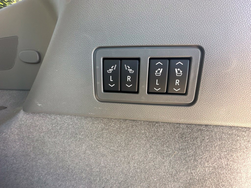Used 2023 Cadillac XT6 Premium Luxury w/ Technology Package AWD/4WD image 26