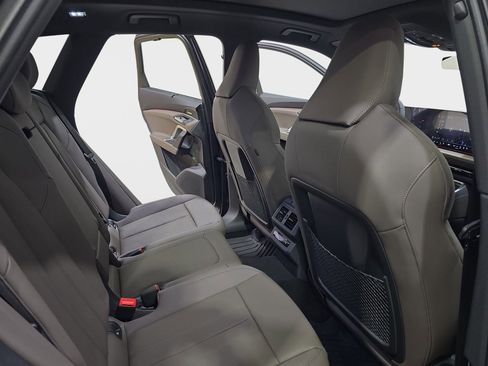 New 2025 Audi Q5 Prestige image 11