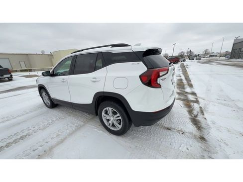 Certified 2023 GMC Terrain SLE w/ Driver Convenience Package image 9