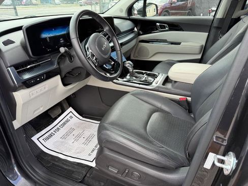 Used 2023 Kia Carnival SX Prestige FWD image 9