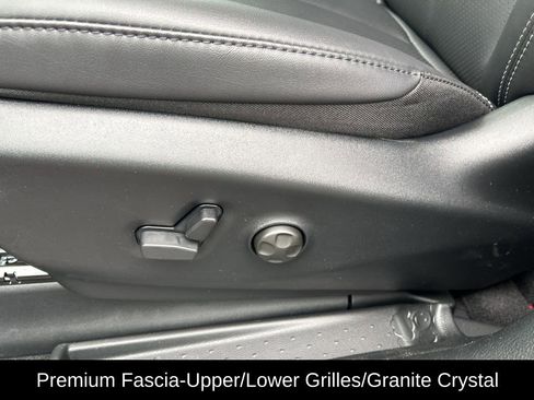 New 2026 Chrysler Pacifica Select AWD/4WD image 18