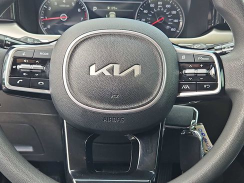 Used 2022 Kia Sorento LX FWD image 19