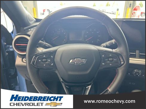 Used 2024 Chevrolet Trax RS w/ Sunroof Package image 18