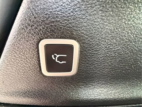 Used 2020 Chrysler Pacifica Touring-L w/ S Appearance Package image 20