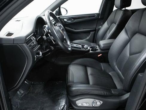 Certified 2023 Porsche Macan image 16