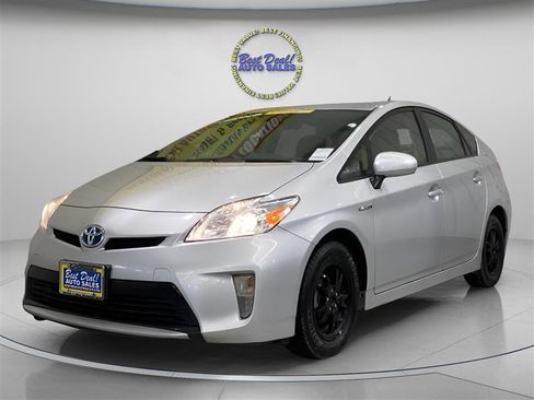 Used 2015 Toyota Prius Two FWD image 1