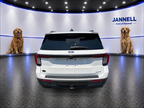 Used 2025 Ford Explorer ST-Line w/ ST-Line Street Pack AWD/4WD image 7