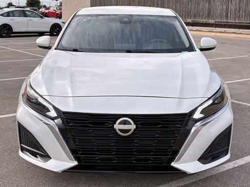 Used 2023 Nissan Altima 2.5 SV FWD image 9