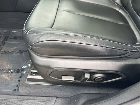 Used 2023 Jeep Grand Cherokee L Limited w/ Black Appearance Package image 23