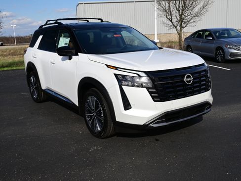 New 2026 Nissan Pathfinder Platinum image 2