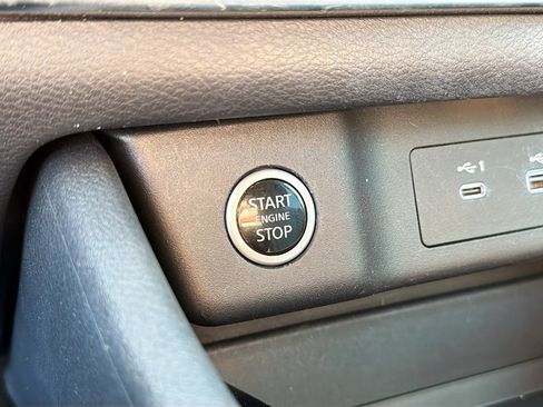 Used 2022 Nissan Rogue SV FWD image 9